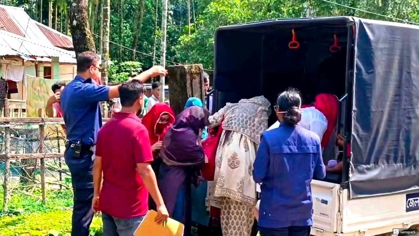 ভারত থেকে অবৈধ অনুপ্রবেশকালে শিশু-নারীসহ আটক ১৩