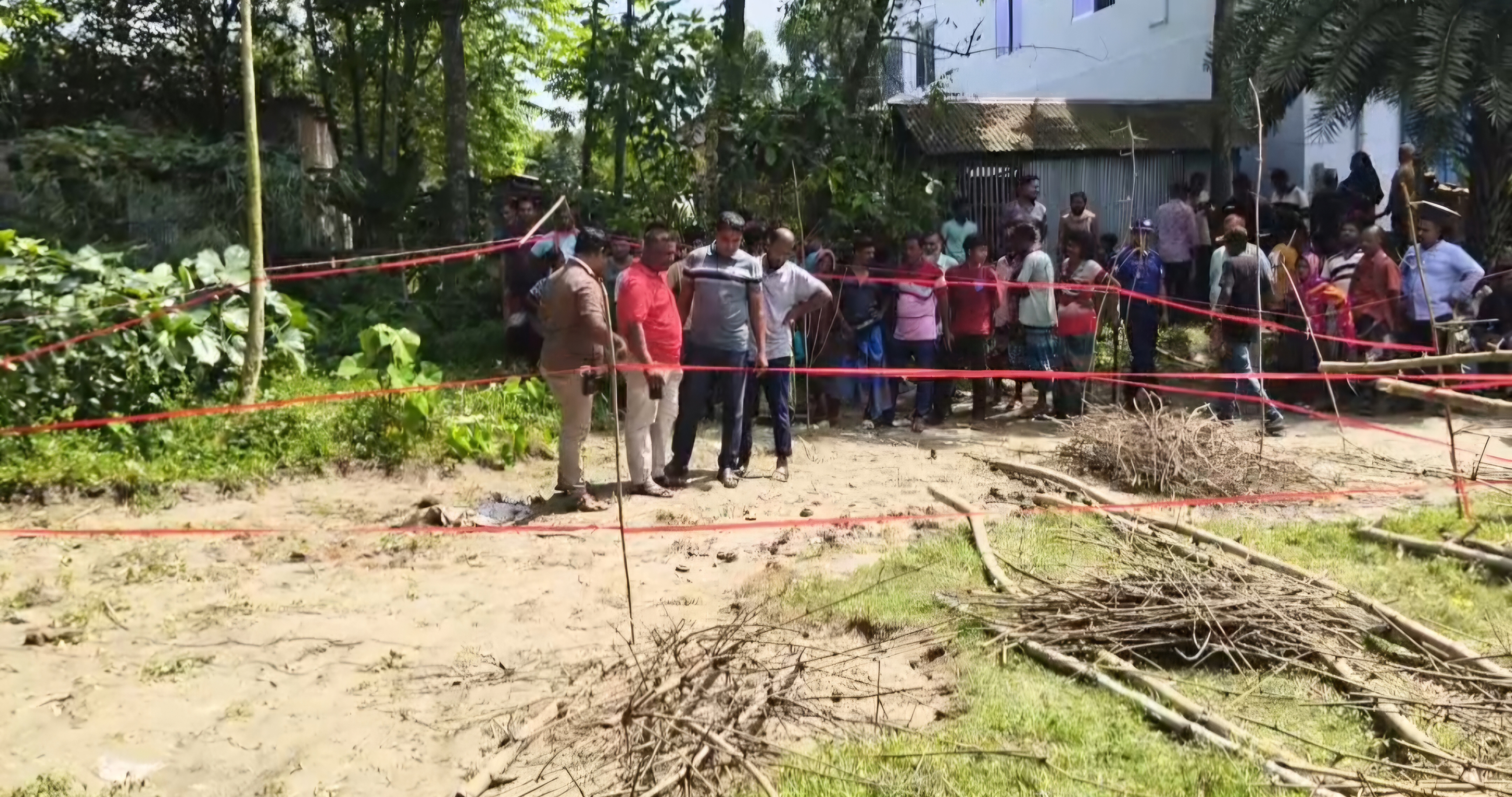 মেহেরপুরে ৬ টি মাইন সাদৃশ্য বস্তু উদ্ধার
