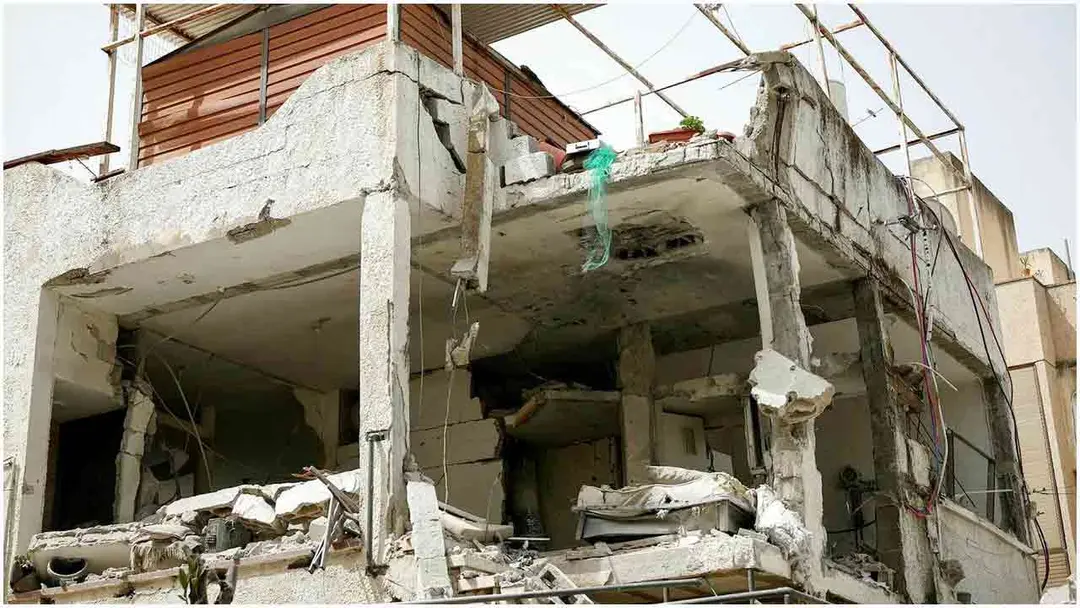 ইরানি ক্ষেপণাস্ত্র হামলায় ইসরায়েলের প্রতিরক্ষা কারখানায় অগ্নিকাণ্ড, তেল আবিবে আঘাত