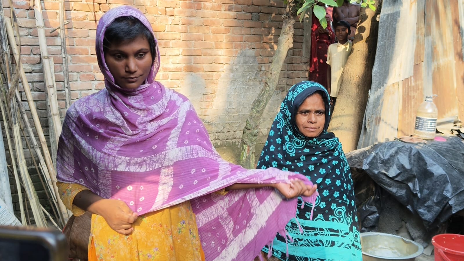সীমান্ত পেরিয়ে অনিশ্চয়তার জীবন: পরিচয়হীন রোজিনার অপেক্ষা পরিবার ও নিরাপদ আশ্রয়ের