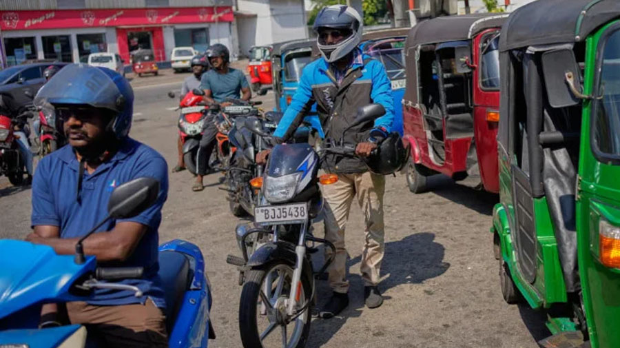 জ্বালানি সাশ্রয়ে শ্রীলঙ্কায় প্রতি বুধবার অফিস ও শিক্ষা প্রতিষ্ঠান বন্ধ ঘোষণা