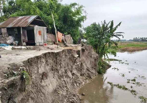 গাইবান্ধায় তিস্তার পানি বিপৎসীমা অতিক্রমের আশঙ্কা, বাড়ছে ভাঙ্গনের তীব্রতা