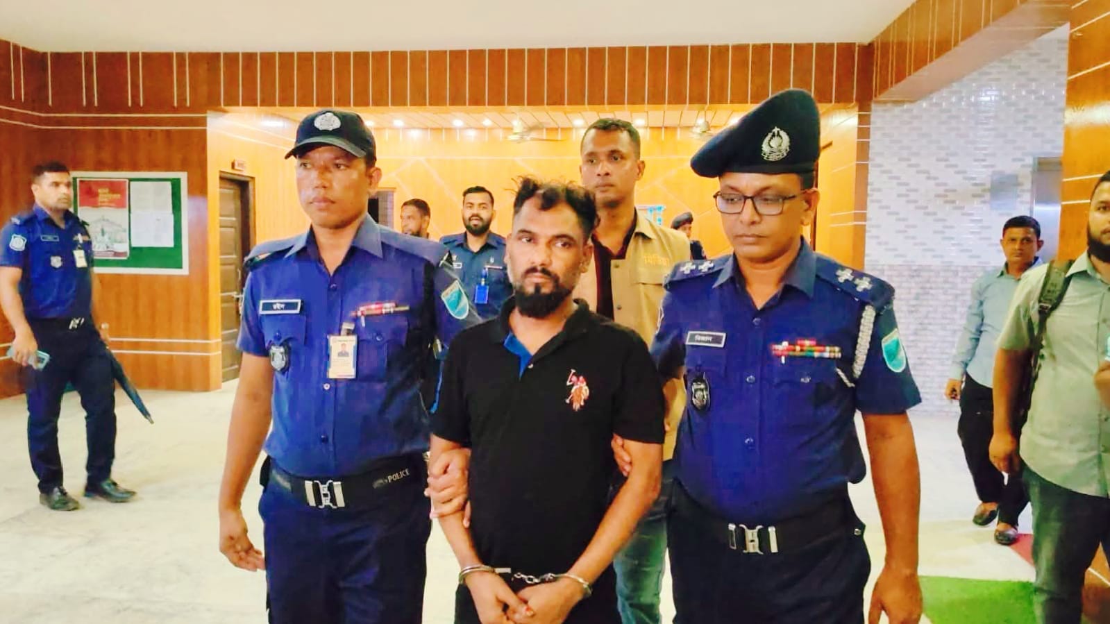 ফরিদপুরে পথচারীকে গুলি, ২২ বোরের রিভলবার উদ্ধার