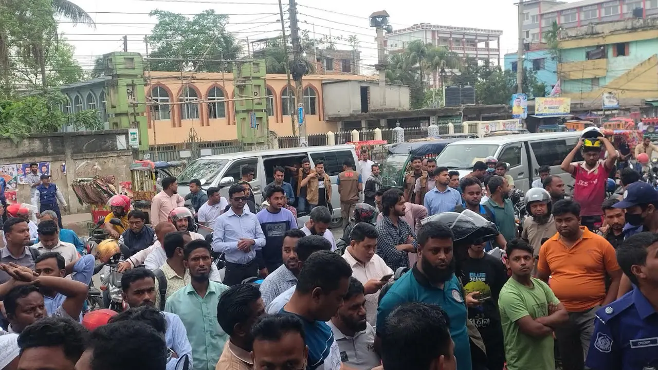 ২৮০০ লিটার তেল মজুত করে কৃত্রিম সংকট, মহাসড়ক অবরোধের পর জরিমানা