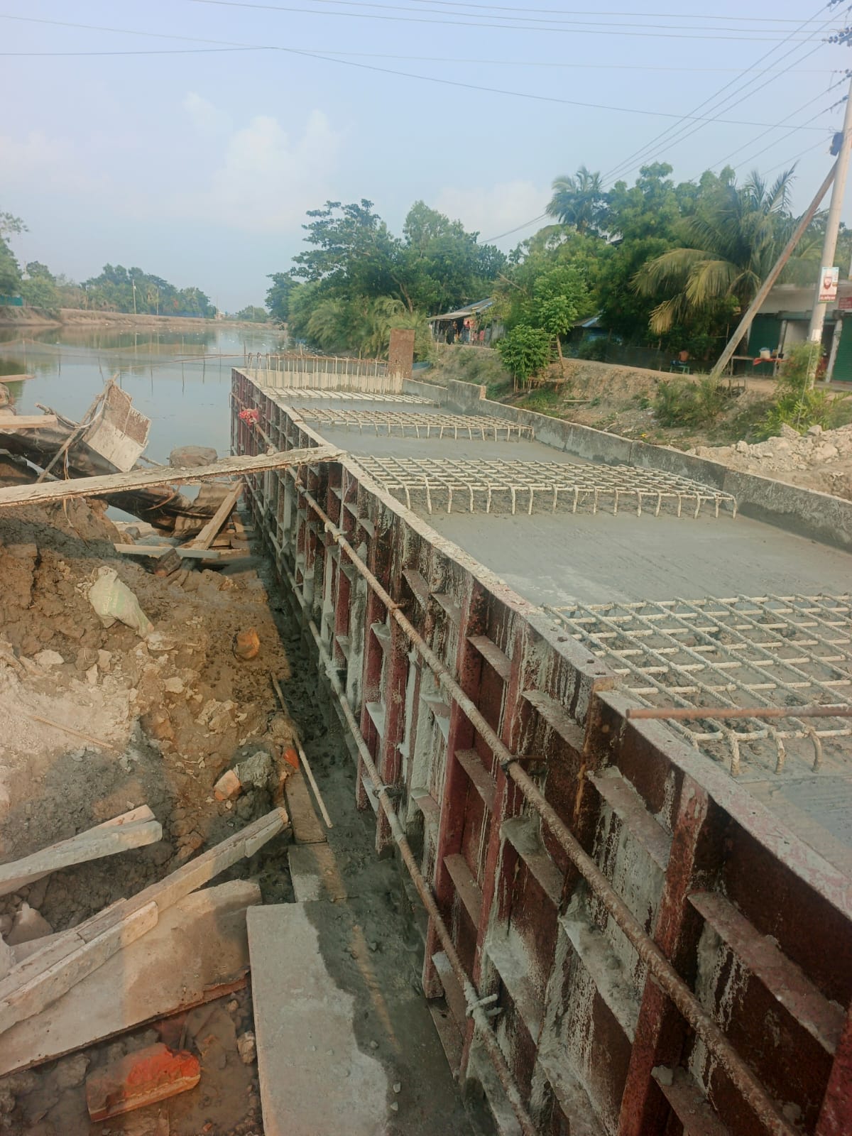 খুলনার কয়রায় ৫ কোটি টাকার সেতুর পাথর ইটের চেয়েও নরম!