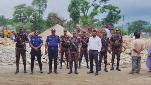 ৬ হাজার ৯ শত ২৭ ঘনফুট পাথর জব্দ