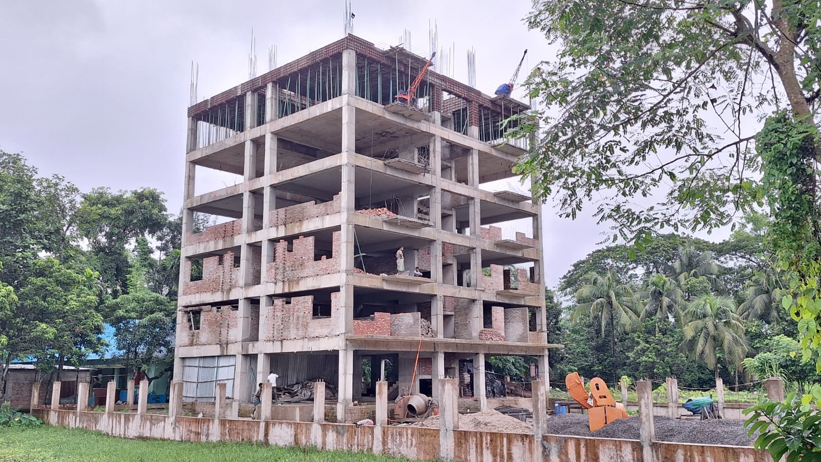 ফেনীর দাগনভূঞায় পরিচ্ছন্নতা কর্মীদের জন্য  সাড়ে ৭ কোটি টাকা ব্যয়ে ভবন নির্মাণ করছে সরকার