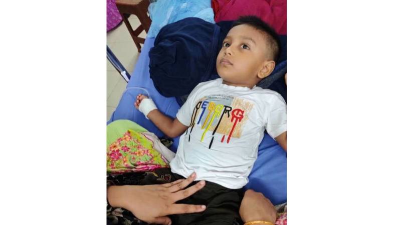 ডেঙ্গু কেড়ে নিল পরশুরামের তাবিথের প্রাণ, নিথর সন্তানের দাফনে কান্নায় ভেঙে পড়লেন মা-বাবা