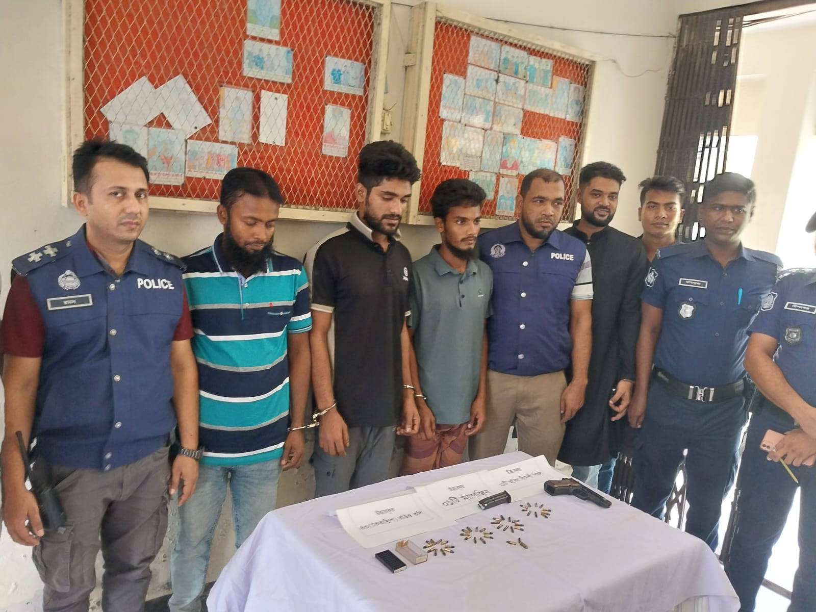 পিরোজপুরে বিদেশি পিস্তল ও ৪৩ রাউন্ড গুলিসহ তিনজন গ্রেপ্তার