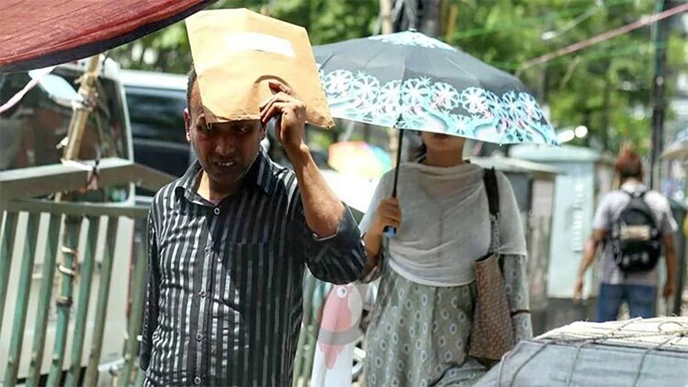 ঢাকায় বৃষ্টির সম্ভাবনা, কমছে না গরম