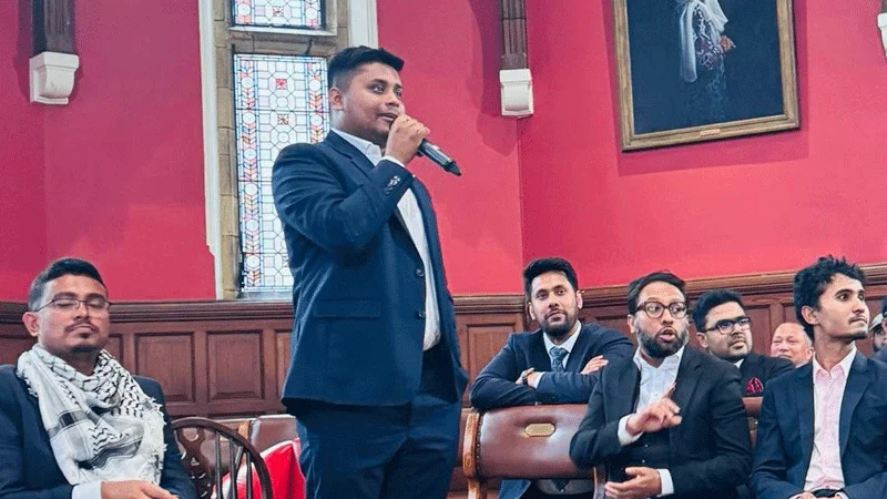 লন্ডনে হাসনাত আবদুল্লাহর অনুষ্ঠানে ডিম নিক্ষেপ, আওয়ামী লীগ নেতাসহ আটক ৩