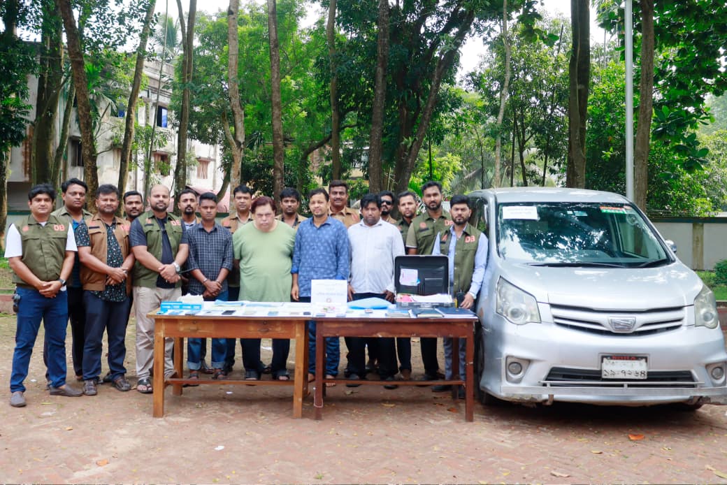 মৌলভীবাজারে প্রাচীন কয়েন ও সীমানা পিলার বিক্রির নামে কোটি টাকা আত্মসাৎ : সাবেক ইউপি সদস্য ইলিয়াছুরসহ গ্রেফতার- ৪