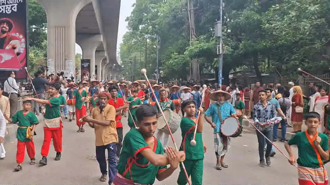 পাহাড়-সমতলের মেলবন্ধনে বৈশাখী শোভাযাত্রা, বিশেষ আকর্ষণ লাঠিখেলা