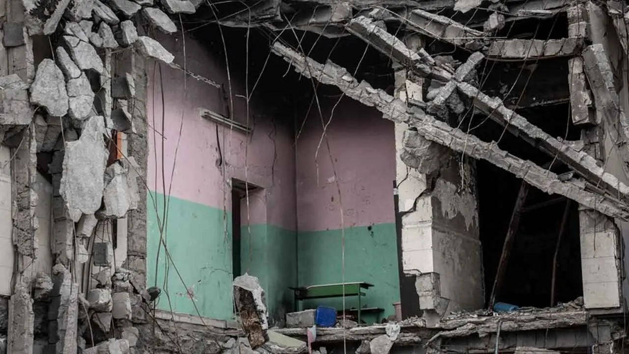 যুক্তরাষ্ট্র-ইসরায়েলি হামলায় ইরানে ৯৪২ স্কুল ক্ষতিগ্রস্ত