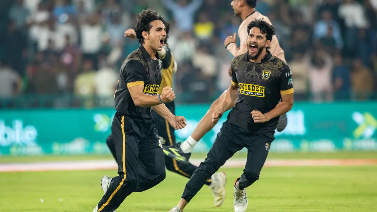 হুনাইনের বীরত্বে রুদ্ধশ্বাস ম্যাচ জিতে পিএসএলের ফাইনালে হায়দরাবাদ