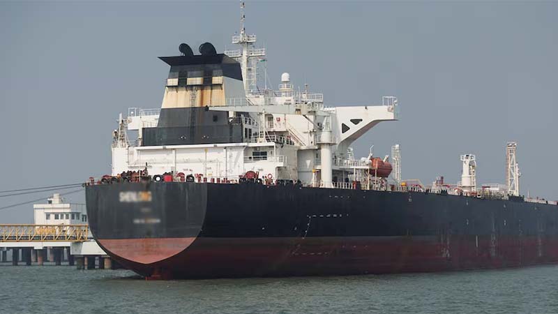 ইরানি তেলবাহী জাহাজ হরমুজ প্রণালি দিয়ে চলাচলের অনুমতি দিচ্ছে যুক্তরাষ্ট্র