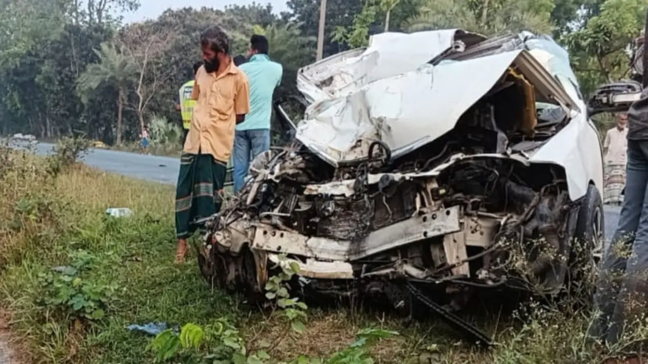 নাটোরে ট্রাক-প্রাইভেট কার সংঘর্ষে চালক নিহত