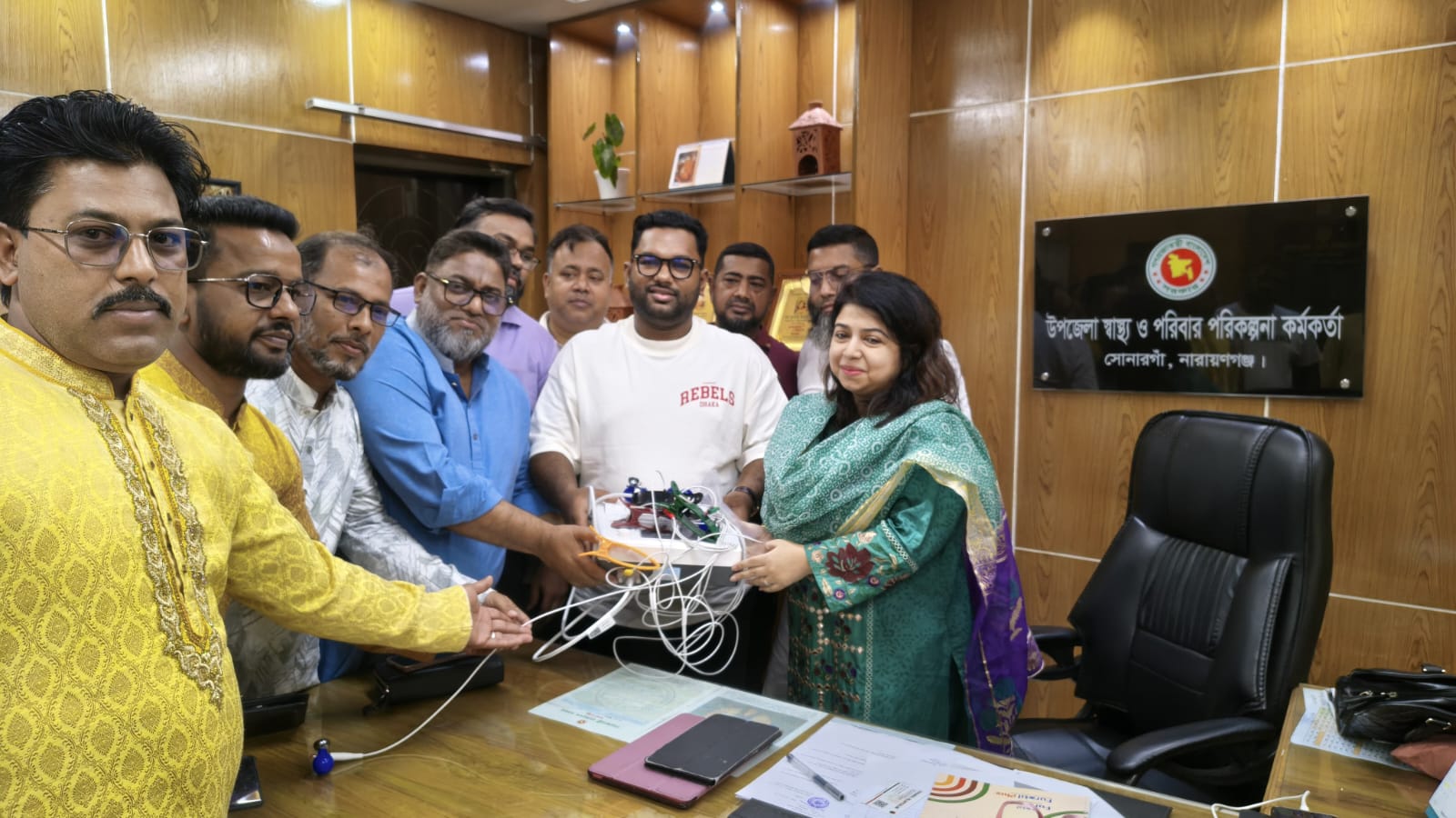 ব্যক্তিগত অর্থায়নে স্বাস্থ্য কমপ্লেক্সে ইসিজি মেশিন দিলেন এমপি মান্নান