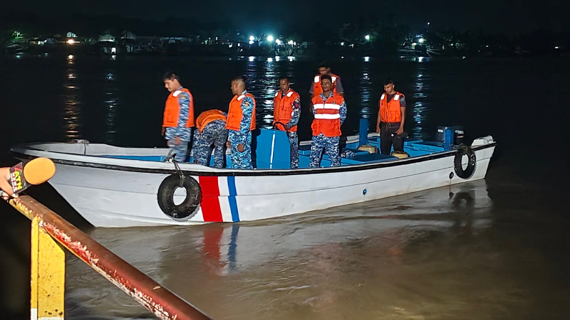 খুলনায় ফেরির ধাক্কায় ট্রলারডুবি, ৩৫ যাত্রী উদ্ধার