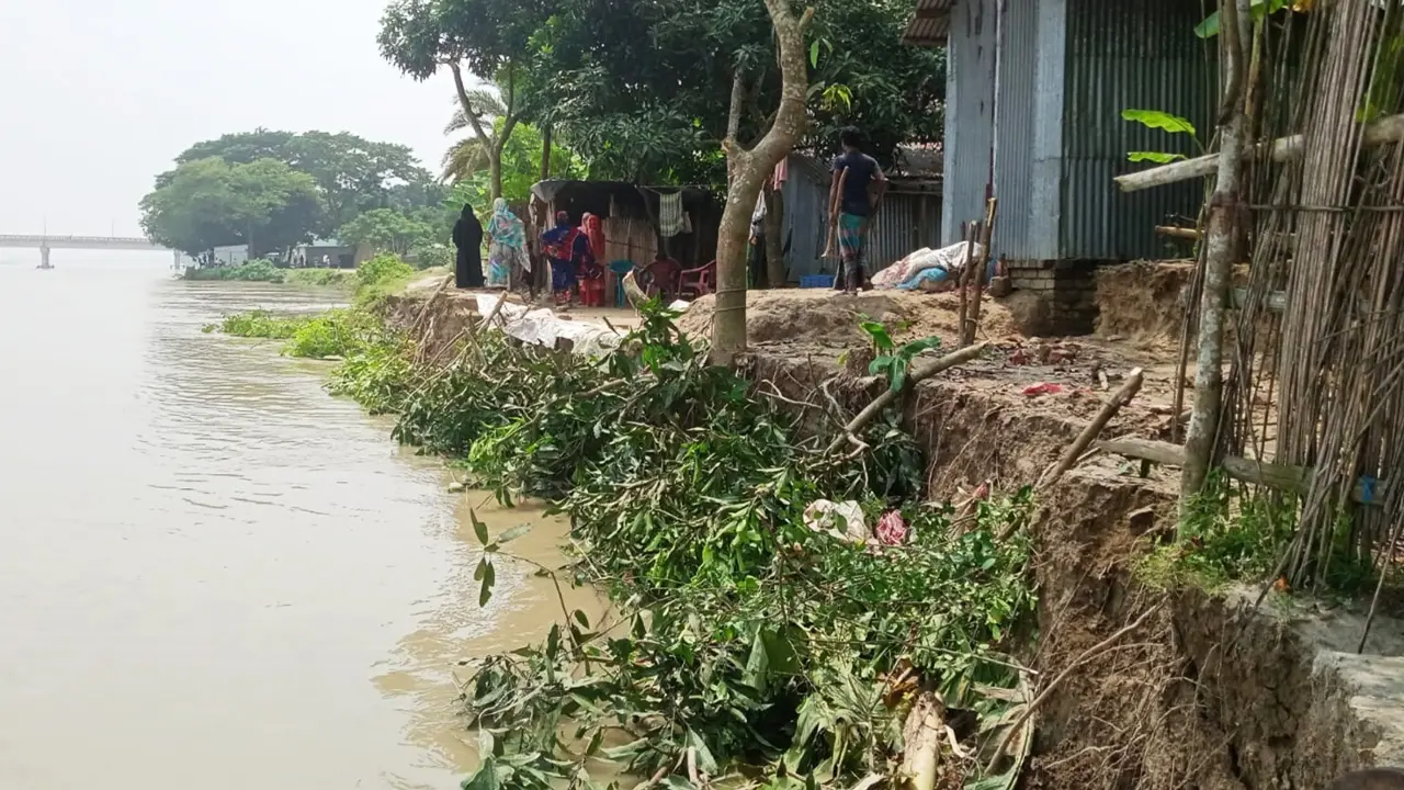 বদলে যাচ্ছে মাগুরার মানচিত্র, অস্তিত্ব সংকটে নদীপাড়ের মানুষ