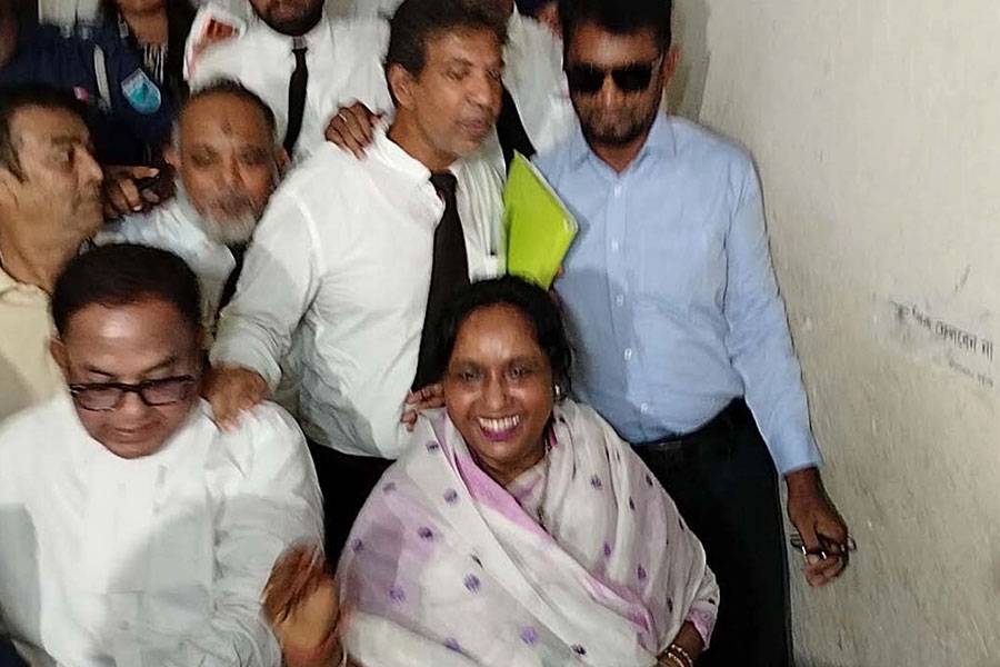 আদালতে হাজিরা শেষে ‘জয় বাংলা’ স্লোগান দিলেন আইভী