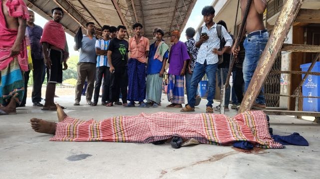 রাজবাড়ীর পাংশা ট্রেনের ছাদ থেকে অজ্ঞাত ব্যক্তির মৃতদেহ উদ্ধার
