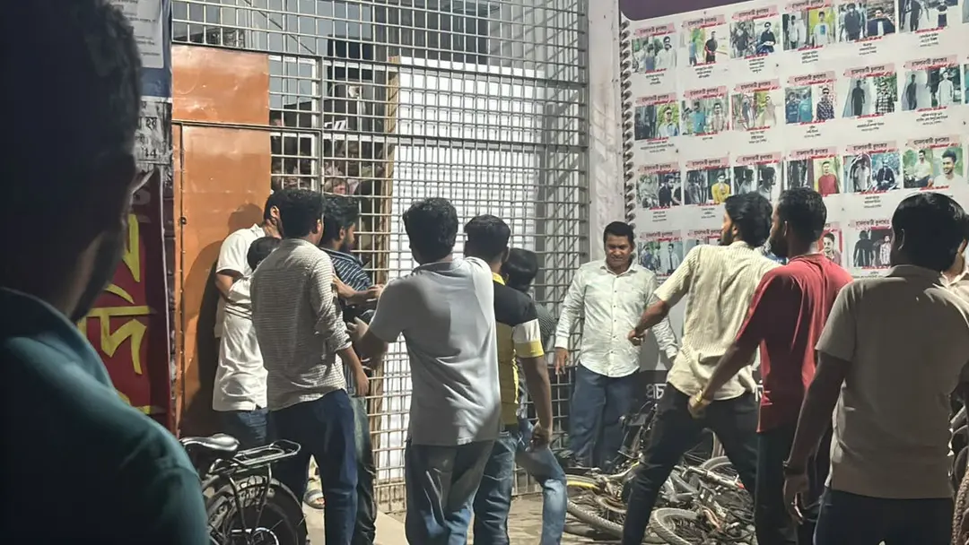 রাবিতে ছাত্রদলের হামলায় গুরুতর আহত ৪ সাংবাদিক