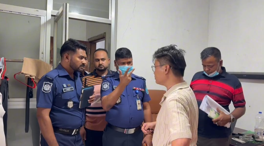 ধামরাইয়ে ব্যাটারি কারখানায় চীনা কর্মকর্তাকে বেধে ৭০ লাখ টাকা লুটের অভিযোগ