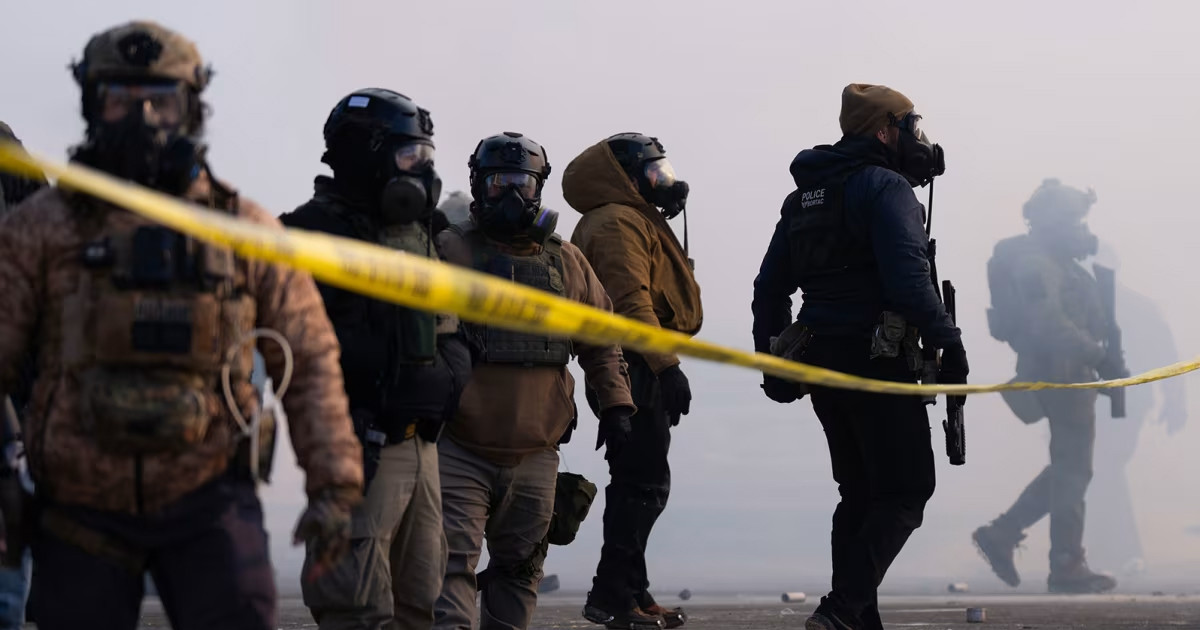 ইরান ইস্যুতে ট্রাম্প: যুদ্ধ চালানো বা থামানো-দুইটাই কঠিন