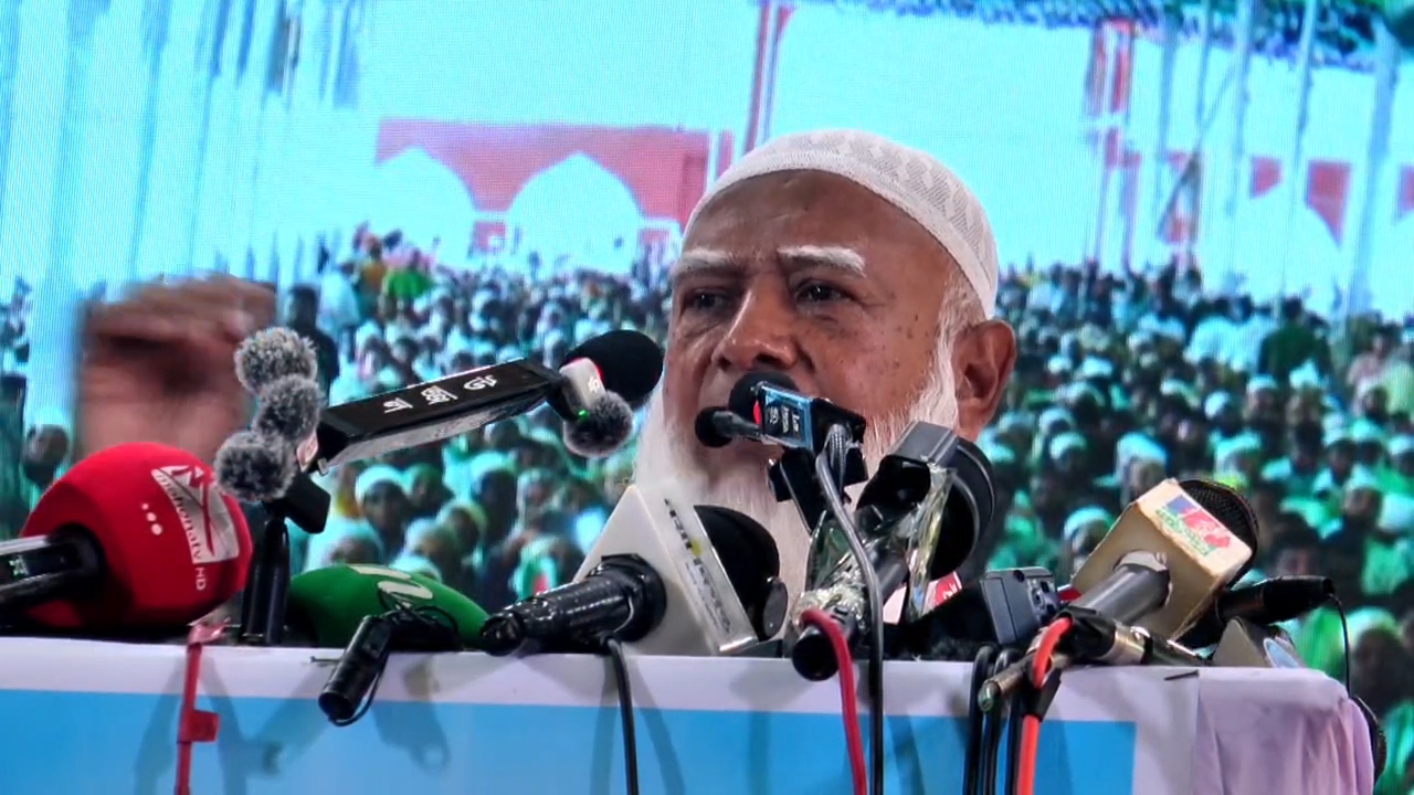 গুরুত্বপূর্ণ জায়গায় দলীয় ক্যাডার এবং নেতাদের প্রশাসক