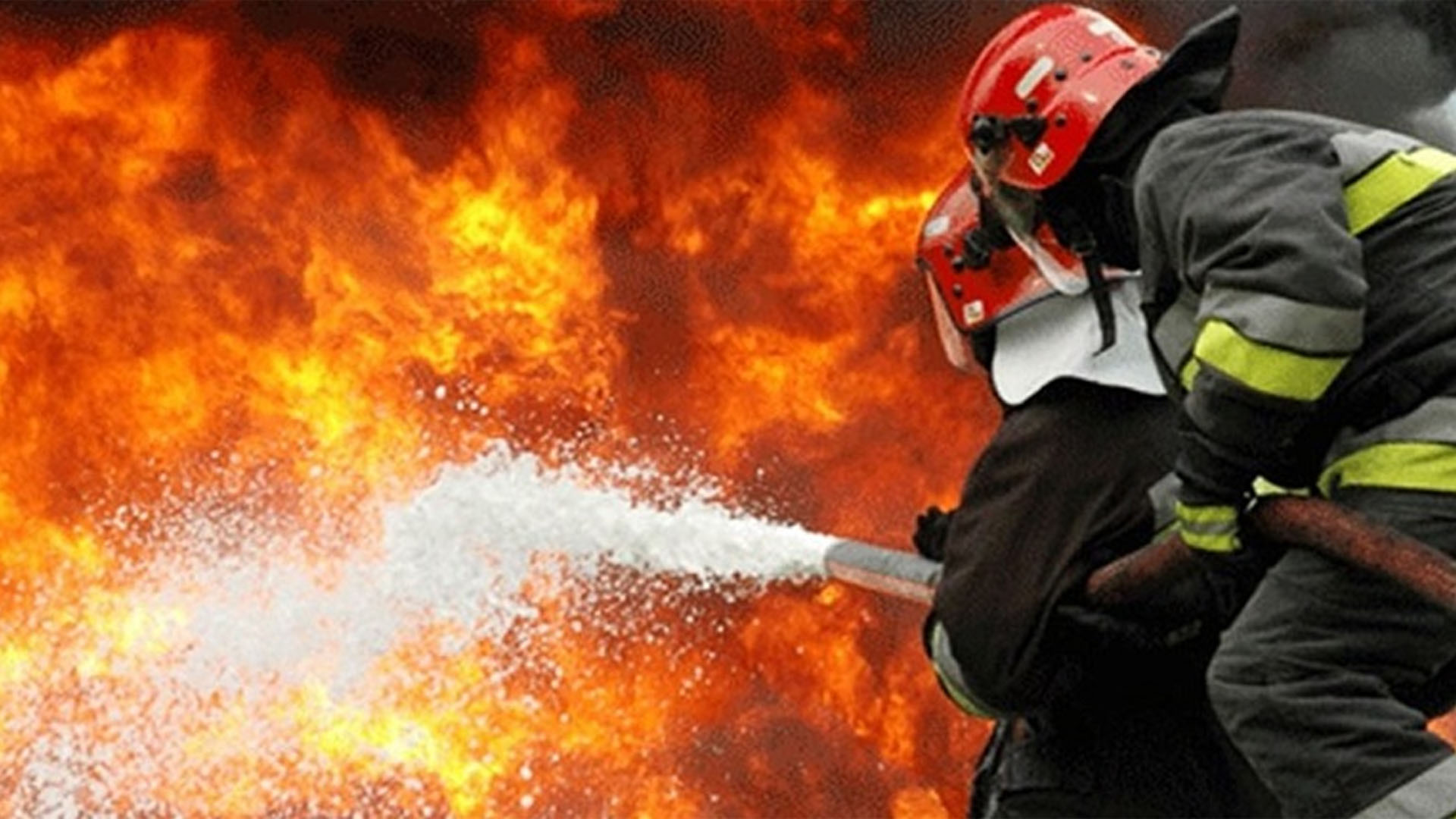 জুরাছড়িতে অগ্নিকাণ্ড: সেনাবাহিনী ও স্থানীয়দের যৌথ প্রচেষ্টায় রক্ষা পেল আশপাশের বসতি