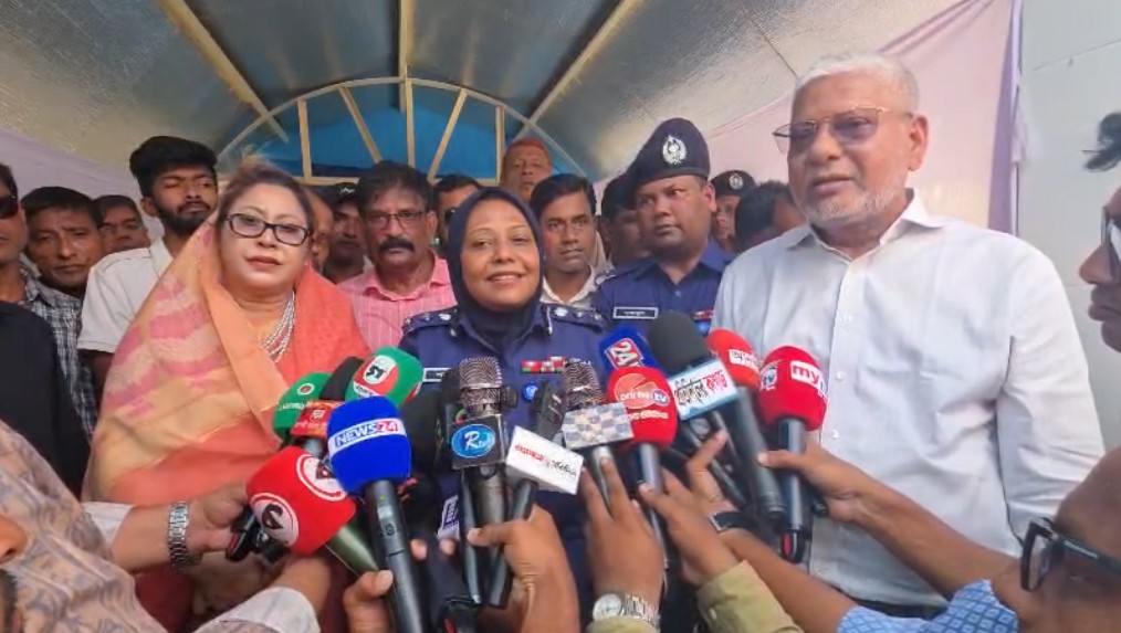 ঢাকার ধামরাইয়ে শারদীয় দুর্গাপূজা উপলক্ষে আইন-শৃঙ্খলা বিষয়ক মতবিনিময়