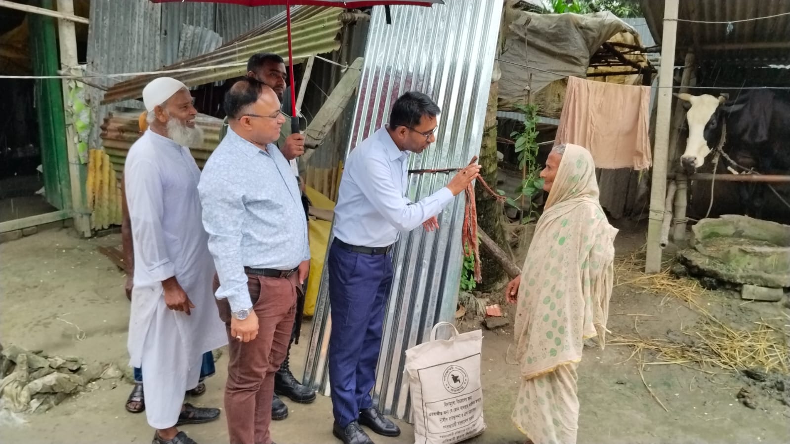 তিন দশক ধরে কাগজে জমি, রানীর পাশে উপজেলা প্রশাসন