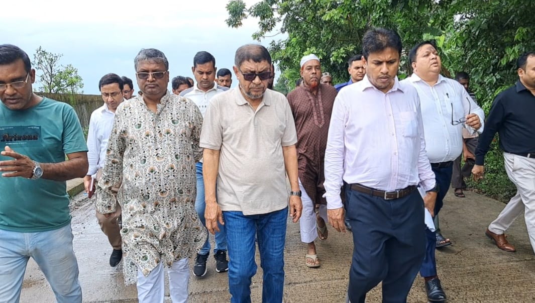 মোরেলগঞ্জ স্বাস্থ্য কমপ্লেক্সে বাথরুমে মেয়াদোত্তীর্ণ সরকারি ওষুধ, ক্ষুব্ধ স্বাস্থ্যমন্ত্রী