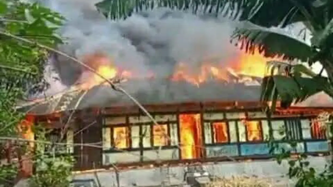 মাদকের টাকা না পেয়ে নিজ বসতঘরে আগুন, যুবক কারাগারে