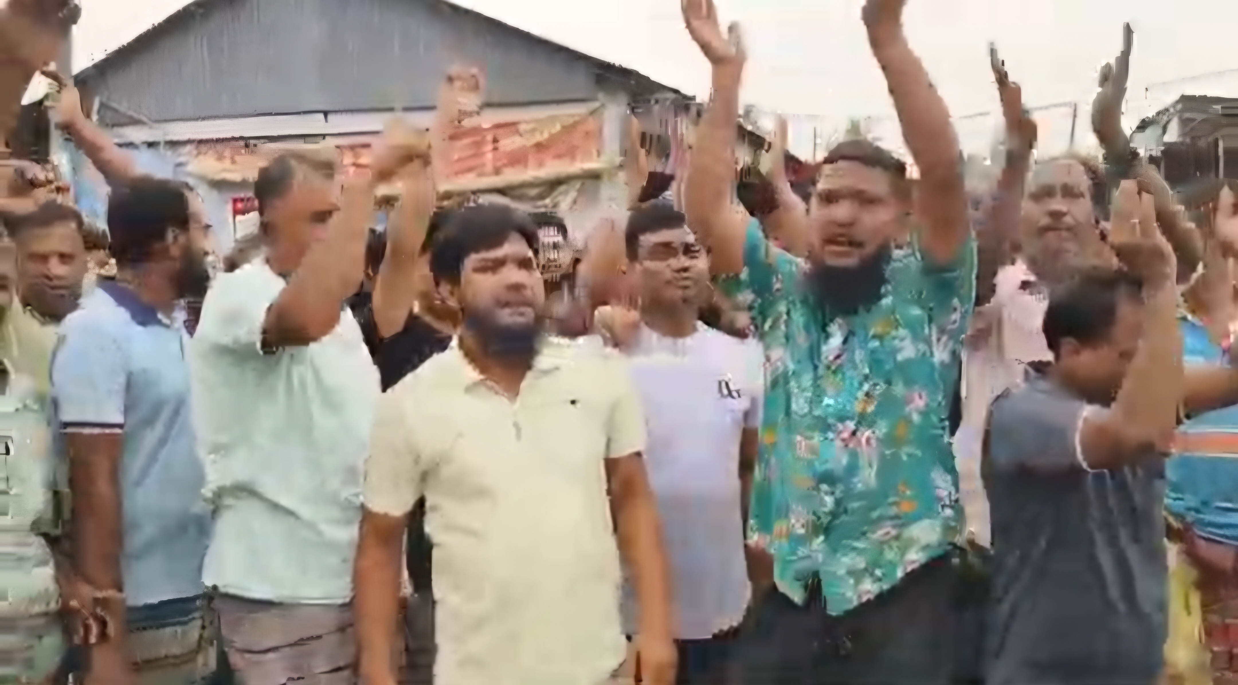 মেহেরপুর অতিরিক্ত খাজনা আদায়ের প্রতিবাদে কাঁচামাল ব্যবসায়ীদের ২৪ ঘন্টার আল্টিমেটাম