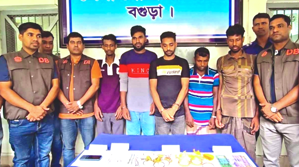 ডিবির জালে আন্তঃজেলা ডাকাতদল, লুটের মালামাল উদ্ধার