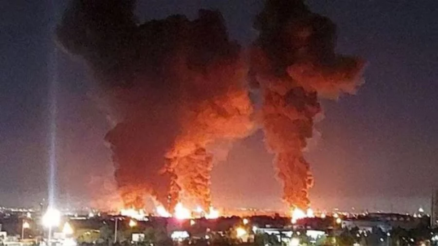 ইরানের হামলায় জ্বলছে সৌদির জুবাইল পেট্রোক্যামিকেল প্ল্যান্ট