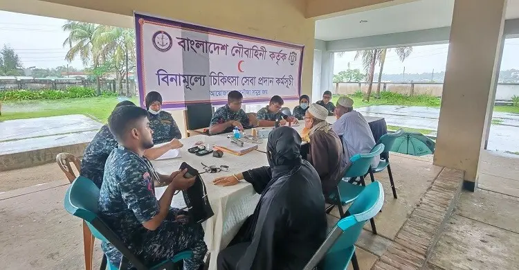সেন্টমার্টিনে ২৩০ জনকে বিনামূল্যে চিকিৎসাসেবা দিলো নৌবাহিনী