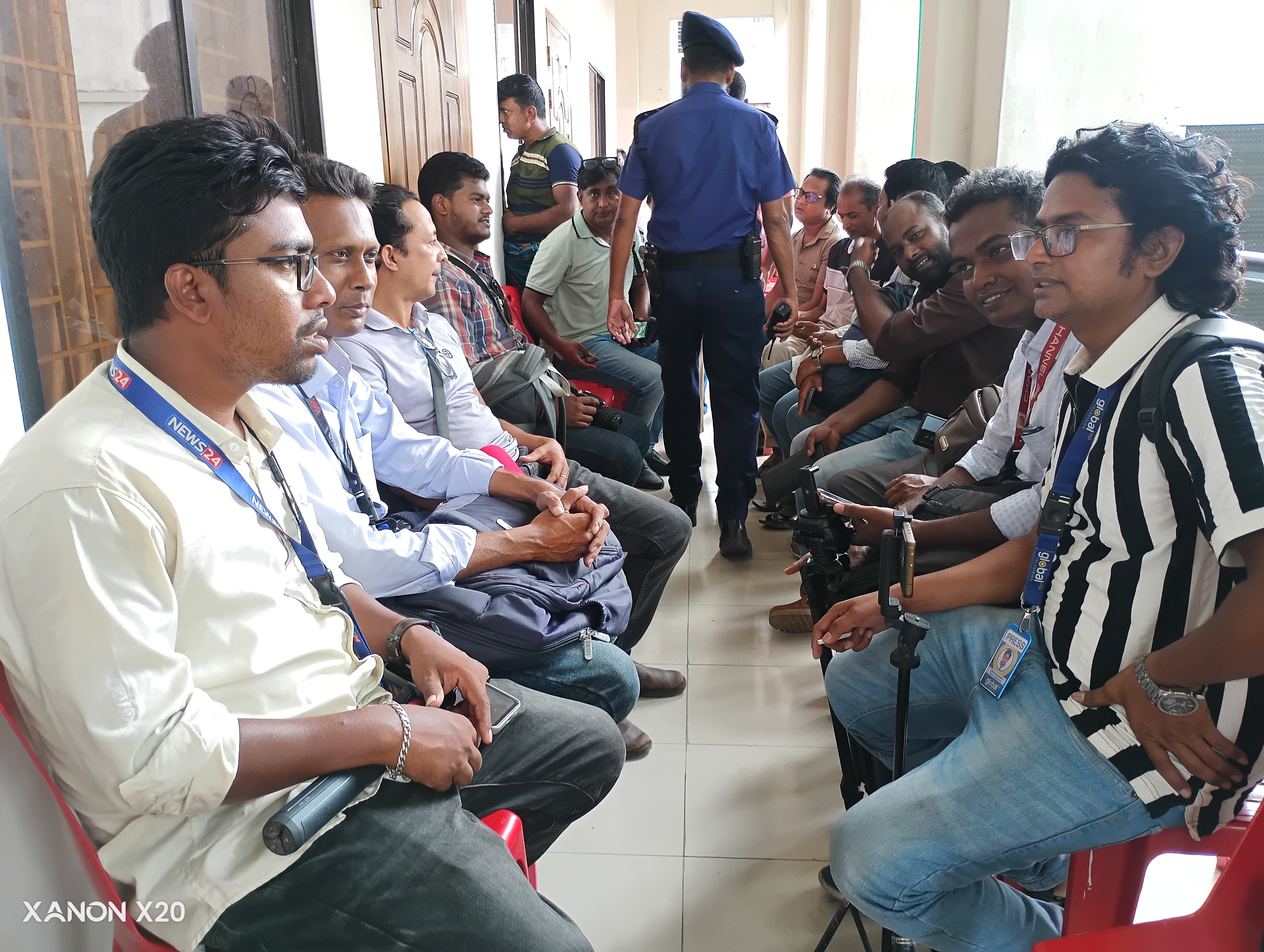 রাজবাড়ীতে মন্ত্রী-প্রতিমন্ত্রীর অনুষ্ঠানে ঢুকতে না পেরে সাংবাদিকদের ক্ষোভ