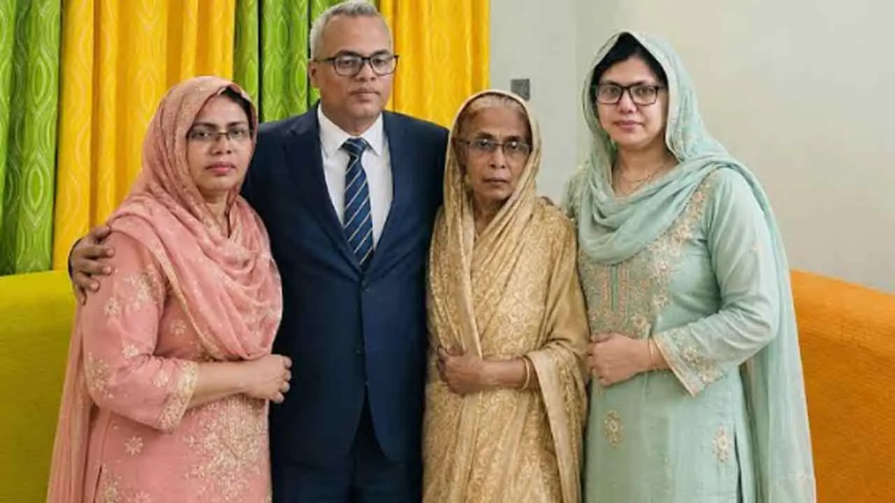 যুদ্ধ-মৃত্যু আর সংগ্রাম পেরিয়ে তিন সন্তানকে করেছেন দেশসেবার কারিগর