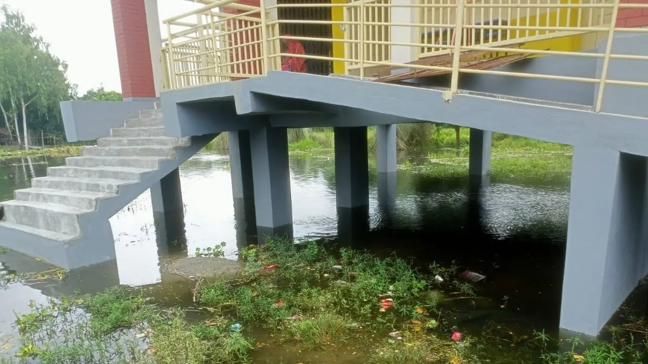 পানিবন্দী ৫০ হাজার মানুষ, ১৮ শিক্ষাপ্রতিষ্ঠানে পাঠদান স্থগিত