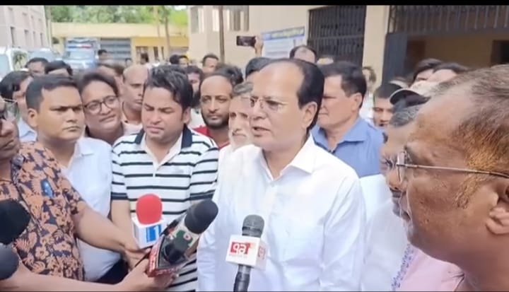 সারের ঘাটতি নেই, যতটা সংকট তার চেয়ে বেশি রটানো হচ্ছে: ত্রাণমন্ত্রী