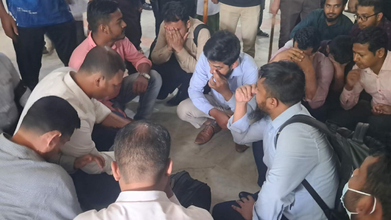 ঢামেকে দালালবিরোধী অভিযানে নারীসহ আটক ৪৫