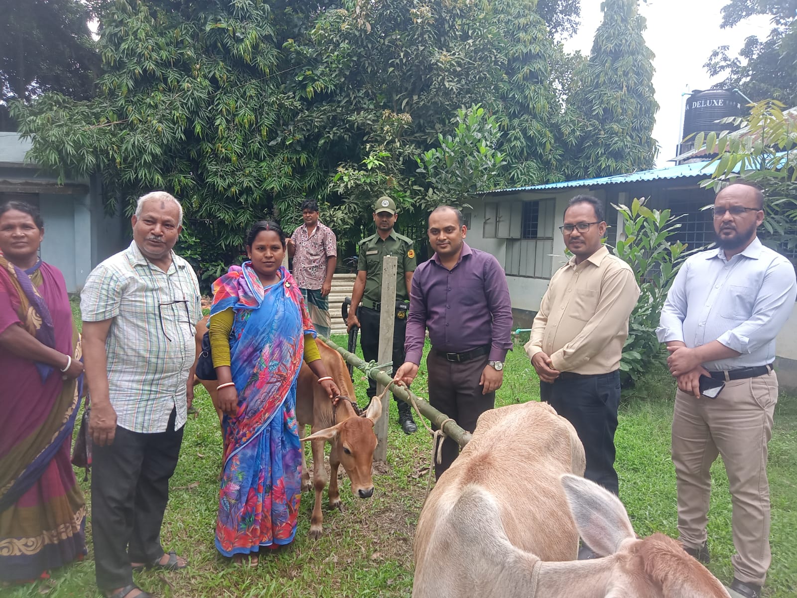পার্বতীপুরে ছয় আদিবাসী পরিবারের মাঝে বকনা বাছুর বিতরণ
