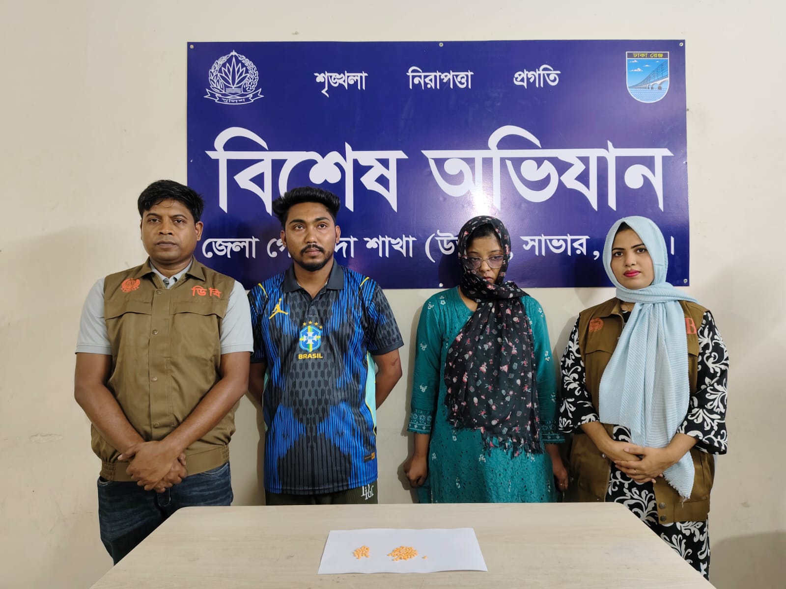 ব্রাজিল জার্সি পরিহিত ইয়াবা কারবারিসহ আশুলিয়ায় দুই মাদক ব্যবসায়ী গ্রেপ্তার