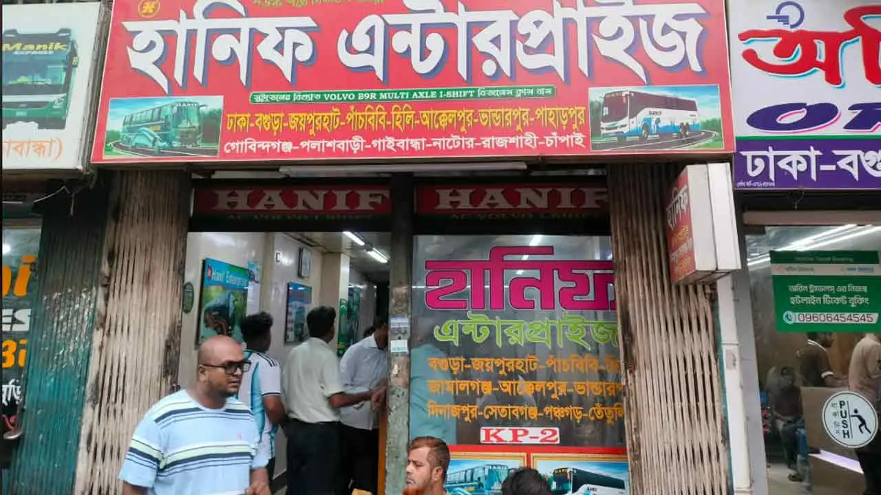 কল্যাণপুরে যাত্রীদের ভিড়, আরামদায়ক ভ্রমণে কাটছেন এসি বাসের টিকিট