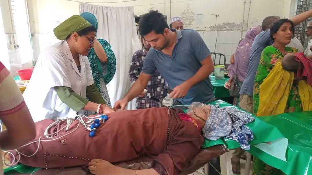 নড়াইলে প্রচন্ড গরমে লাইনে দাঁড়িয়ে পাম্প থেকে ডিজেল নিতে এসে নারীর মৃত্যু