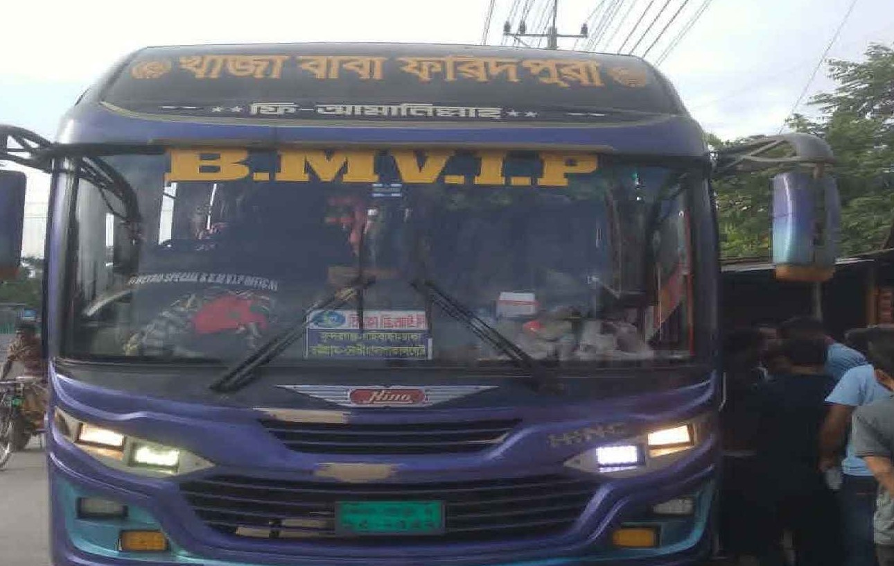 গাইবান্ধাগামী যাত্রীবাহী বাস থেকে ১২৭০ পিস ইয়াবা ট্যাবলেট উদ্ধার, বাসজব্দ, গ্রেফতার-১