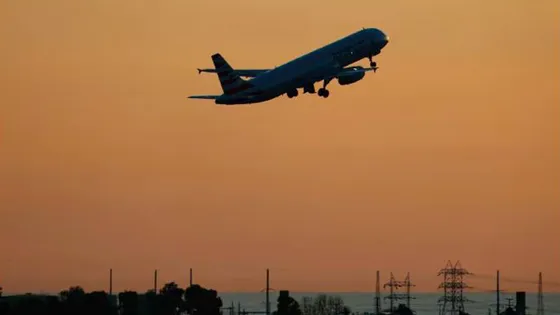 ইরান যুদ্ধে আকাশপথে অস্থিরতা : বাড়বে কি টিকিটের দাম?